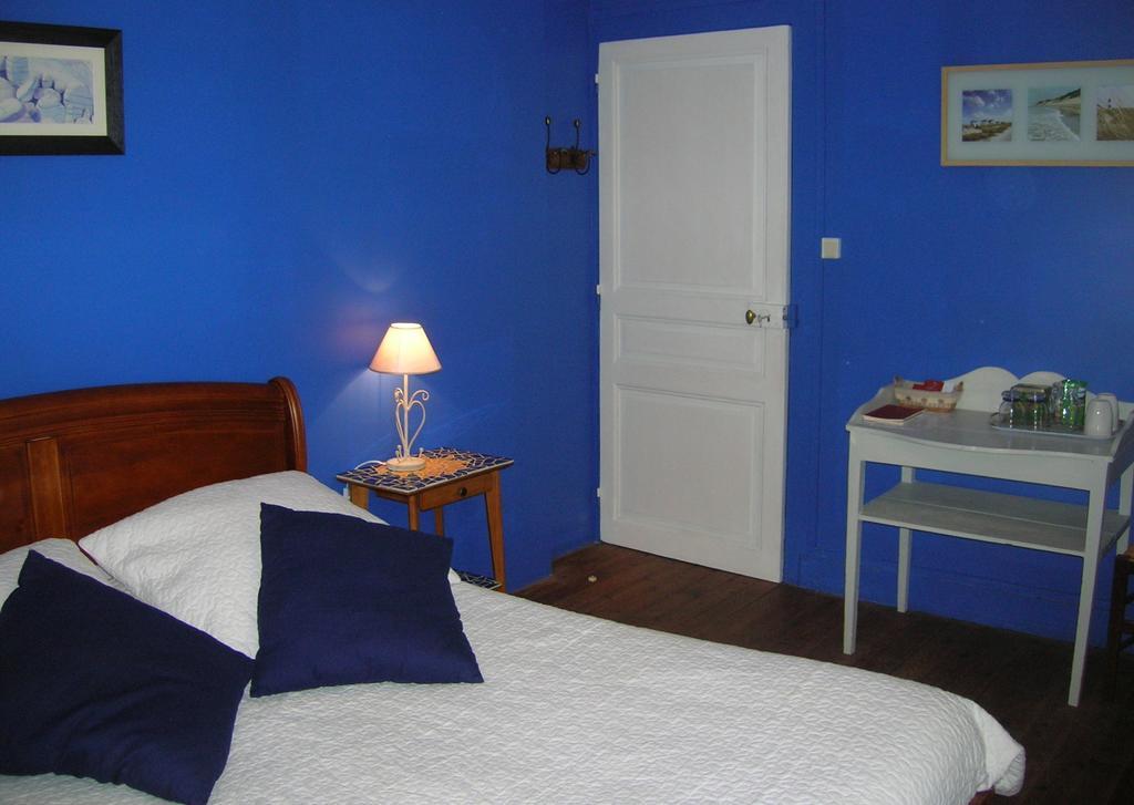 Le Petit Jardin Yoyo Hotell Monts Eksteriør bilde