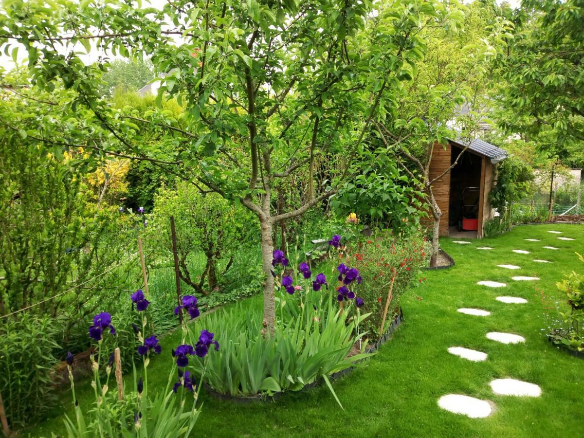 Le Petit Jardin Yoyo Hotell Monts Eksteriør bilde