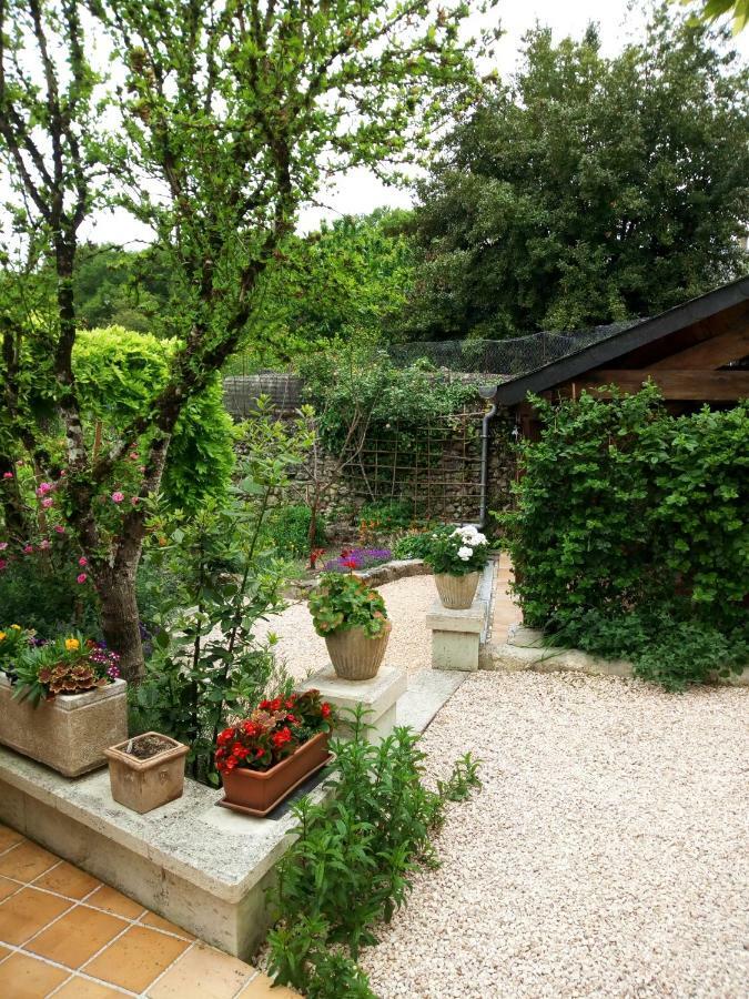 Le Petit Jardin Yoyo Hotell Monts Eksteriør bilde