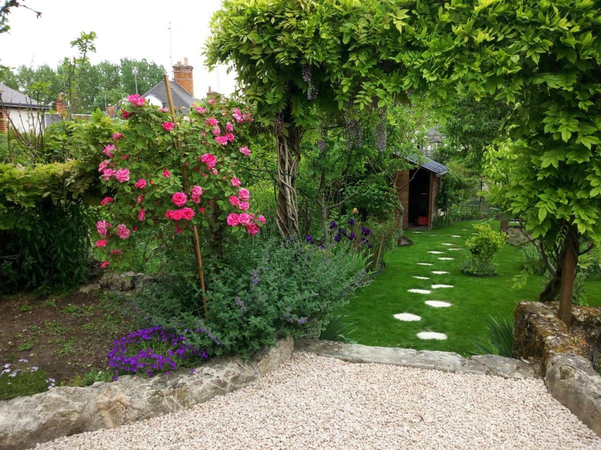 Le Petit Jardin Yoyo Hotell Monts Eksteriør bilde